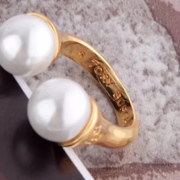 🆕 Tory Burch Authentic Gold Pearl Bud Logo Ring Size 7 - Picture 14 of 16